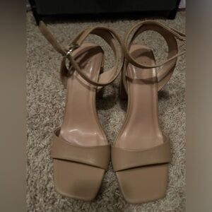 Heels Tan, size: 9.5